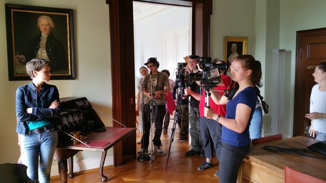 Der Film „Roots to the Future“ entführt in die Gedankenwelt einer politikmüden und verunsicherten jungen Generation.