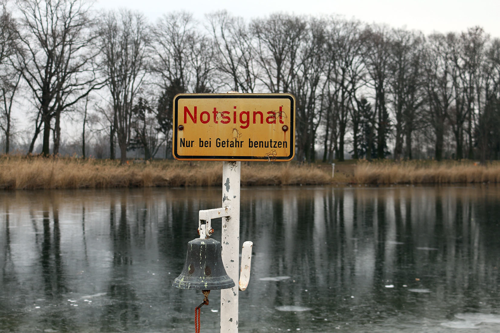 Achtung Gefahr - die Eisdecken sind sehr dünn. Symbolfoto.