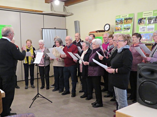 Evangelischer Singkreis mit Dirigent Hans Koob | Foto: Brigitte Melder