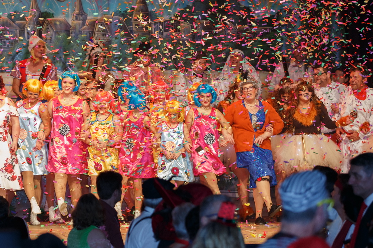 Fulminantes Finale bei der Prunksitzung in Ubstadt