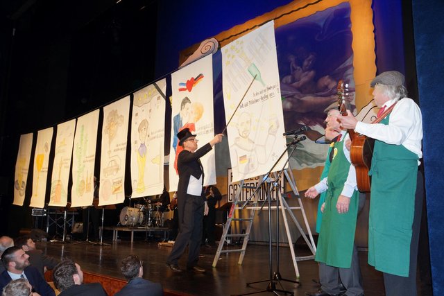 Peter Marz mit den „Bänkelsängern“ Rüdiger Boeckmann, Thomas Böhmer und Dennis Christmann: das "Lewwerworschd-Scharade-Quartett"