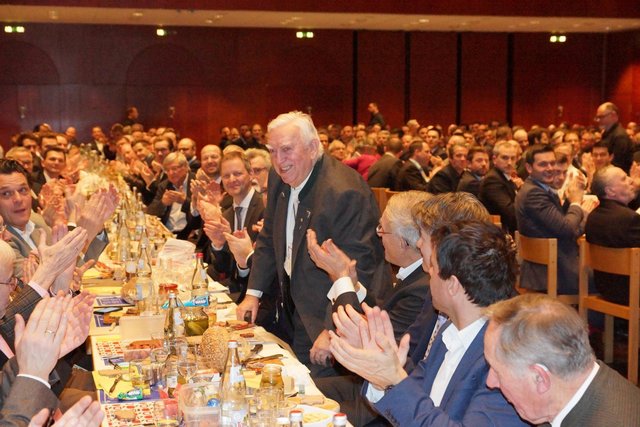 Der 89jährige Pfälzer Mundartdichter Paul Tremmel - eine Legende des Herrenweinabends  - trug ein speziell auf das aktuelle Motto zugeschnittenes Gedicht vor 