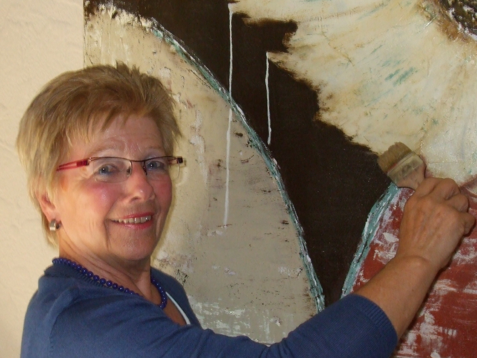 Gerda Kramer aus Bellheim stellt ihre Arbeiten in Rülzheim aus.