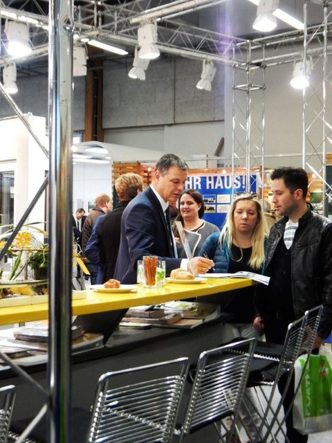 Auch in diesem Jahr hoffen die Aussteller auf erfolgreiche Messegespräche beim „Bausalon“. Foto: Kling-Kimmle