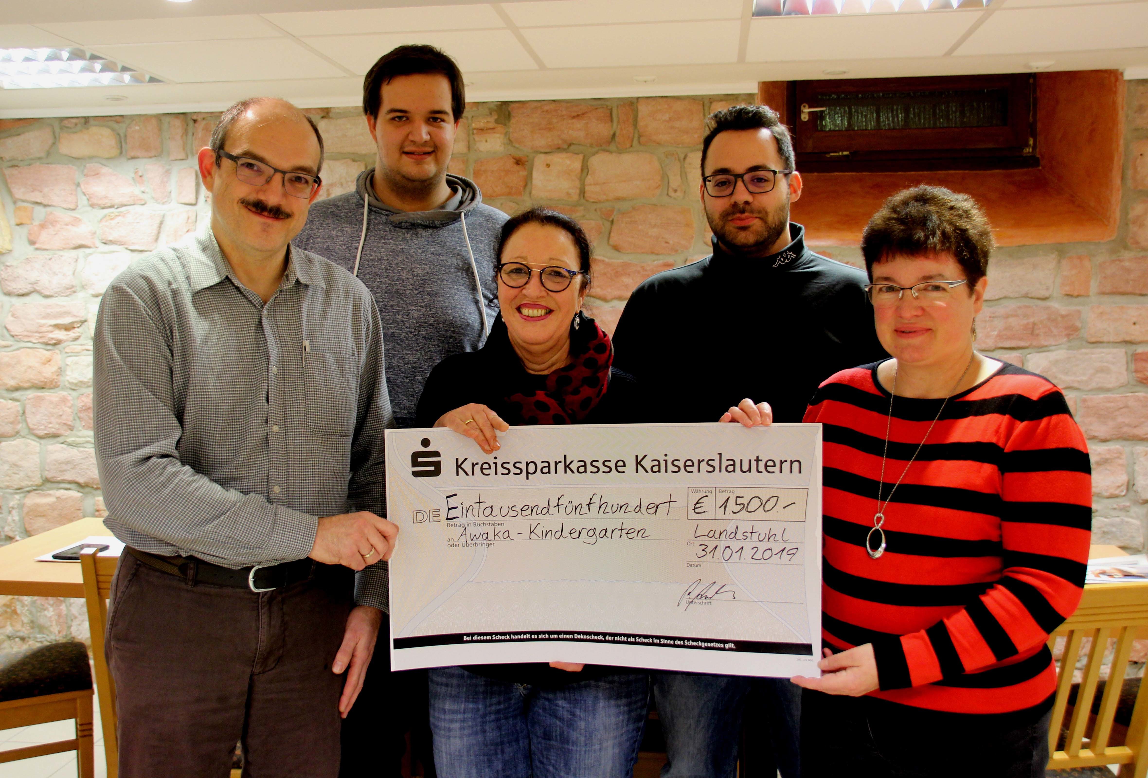 Von links: Reinhold Anders (stellvertretender Vorsitzender der Kolpingfamilie Landstuhl), Fabian Geib (Jugendvertreter), Sabine Paulus (Initiatorin), Daniele De Fazio (Schriftführer) und Ulrike Mayer (Initiatorin) Foto: Kries