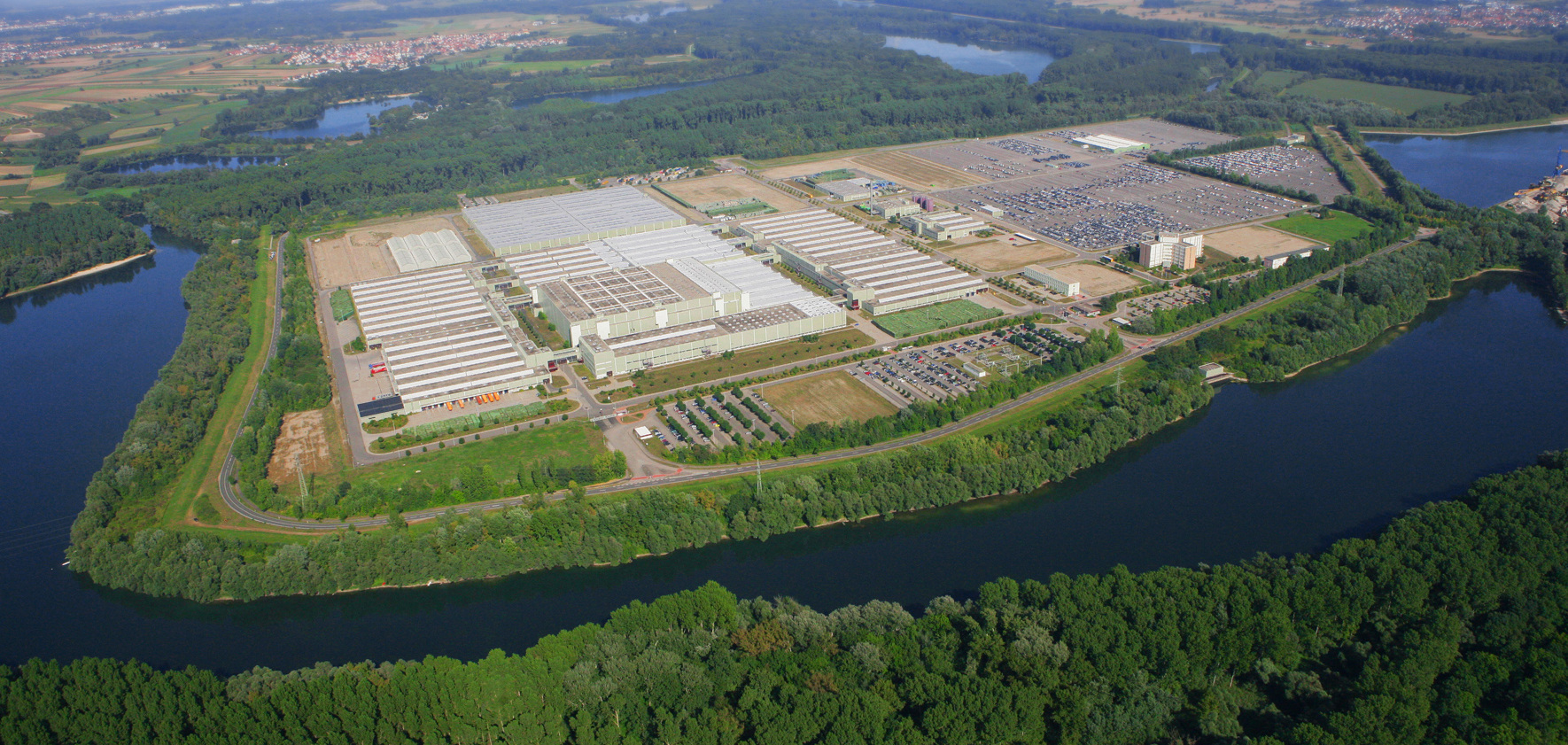 Das Global Logistic Center in Germersheim auf der Insel Grün.