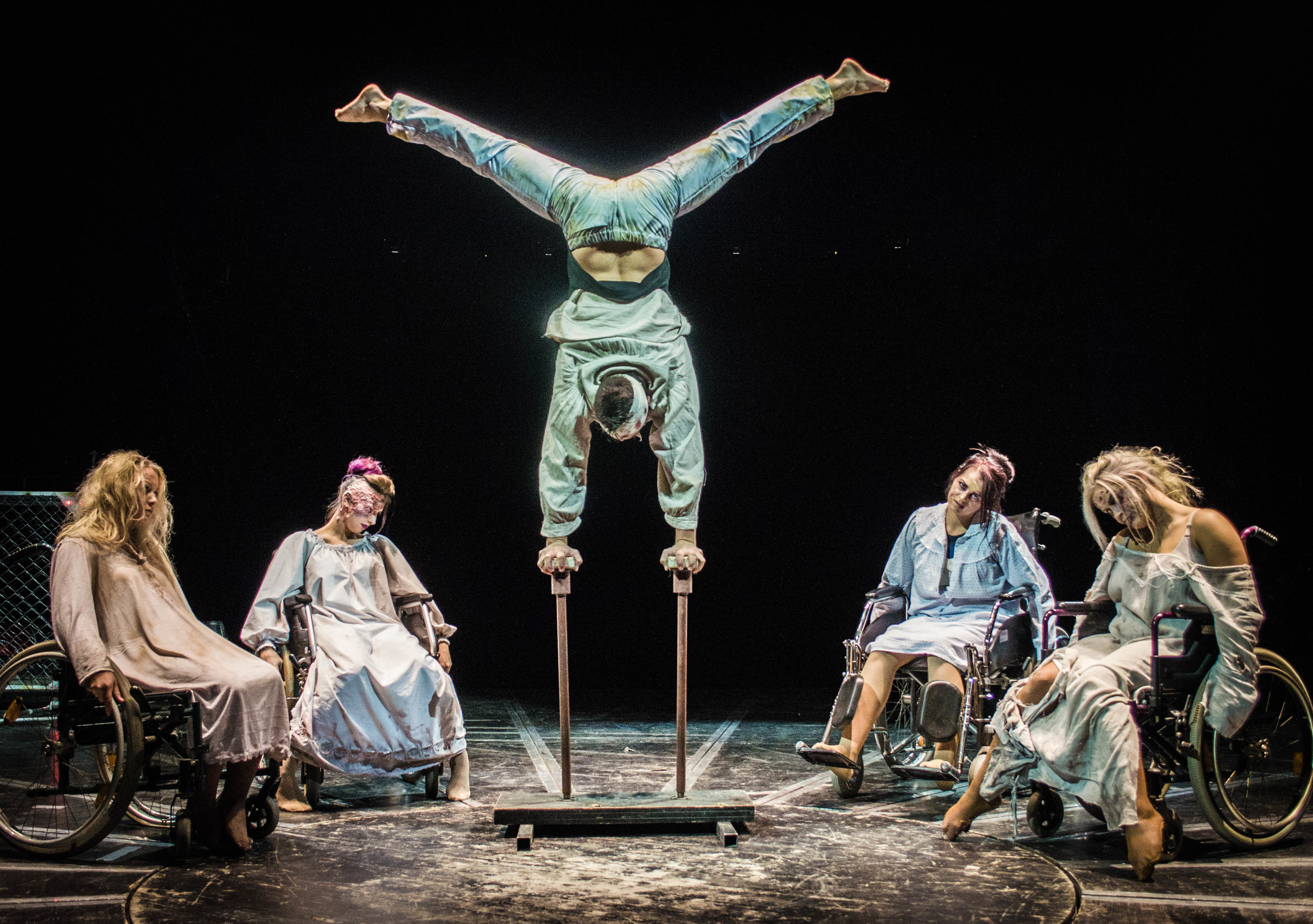 Der Zirkus des Horrors gastiert mit seiner neuen Show „Asylum – Das Irrenhaus“ auf dem neuen Messplatz in Mannheim.