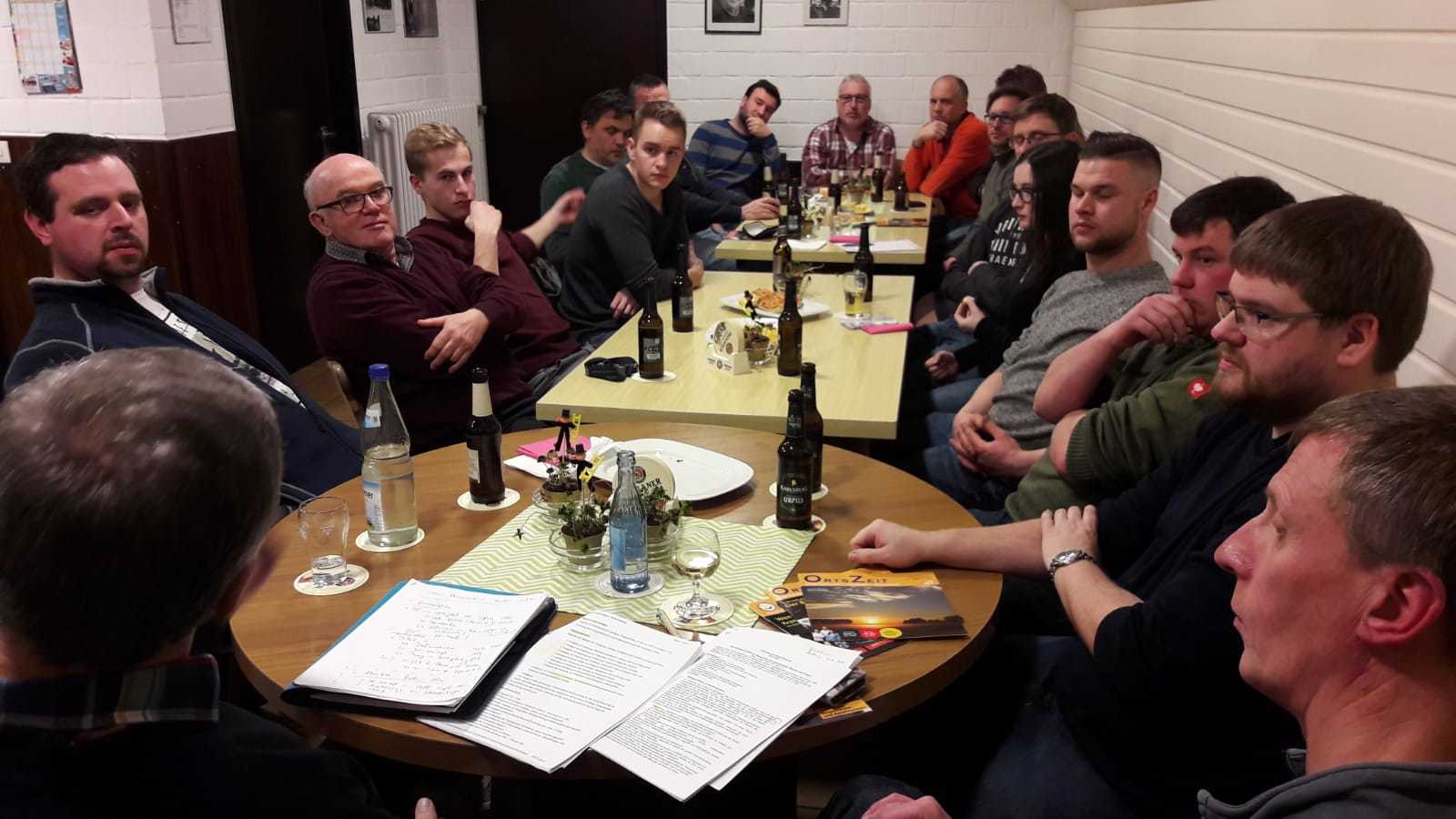 Auch junge Bürgerinnen und Bürger nahmen am CDU-Bürgerstammtisch teil Foto: PS/CDU