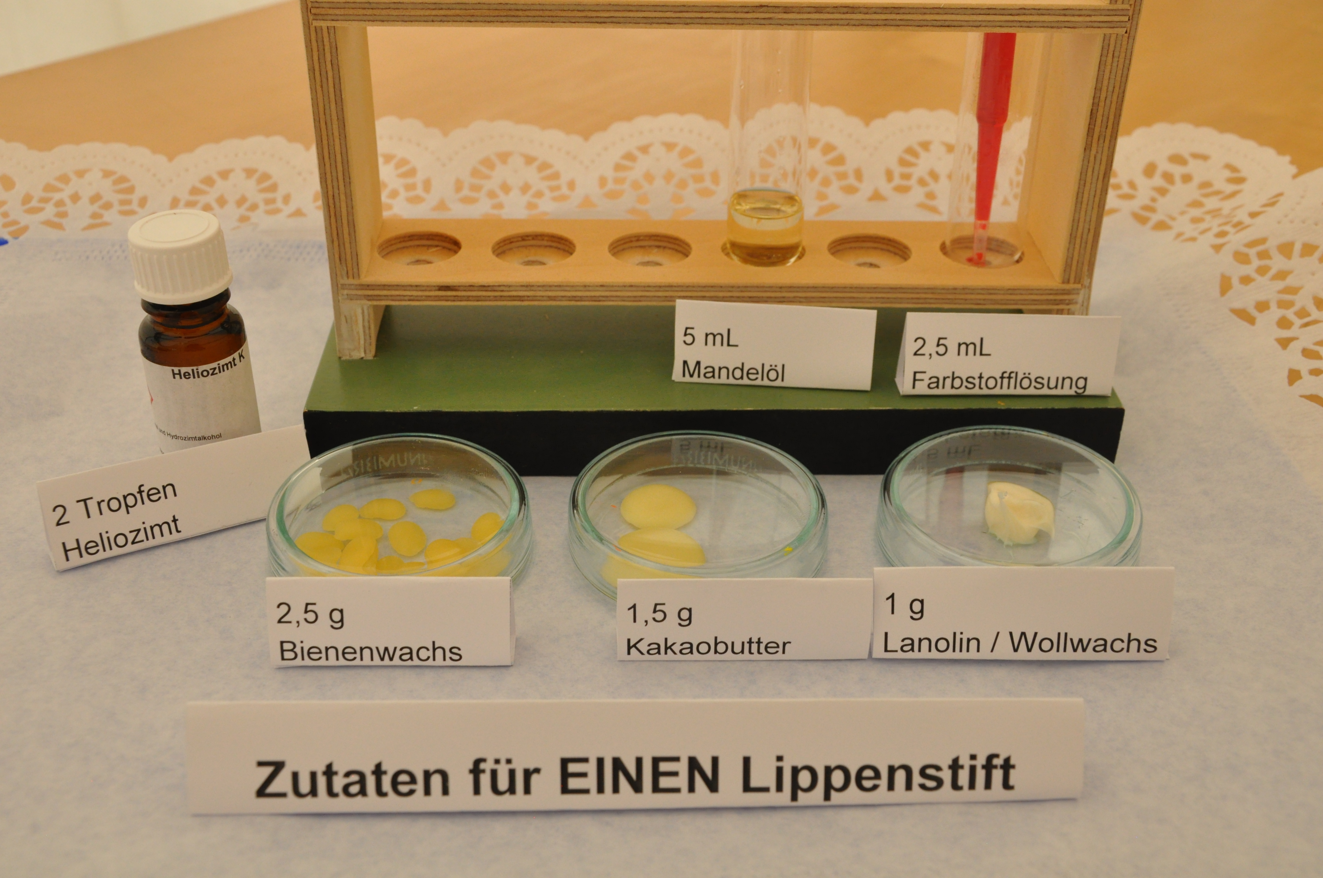 Zutaten für einen Lippenstift.