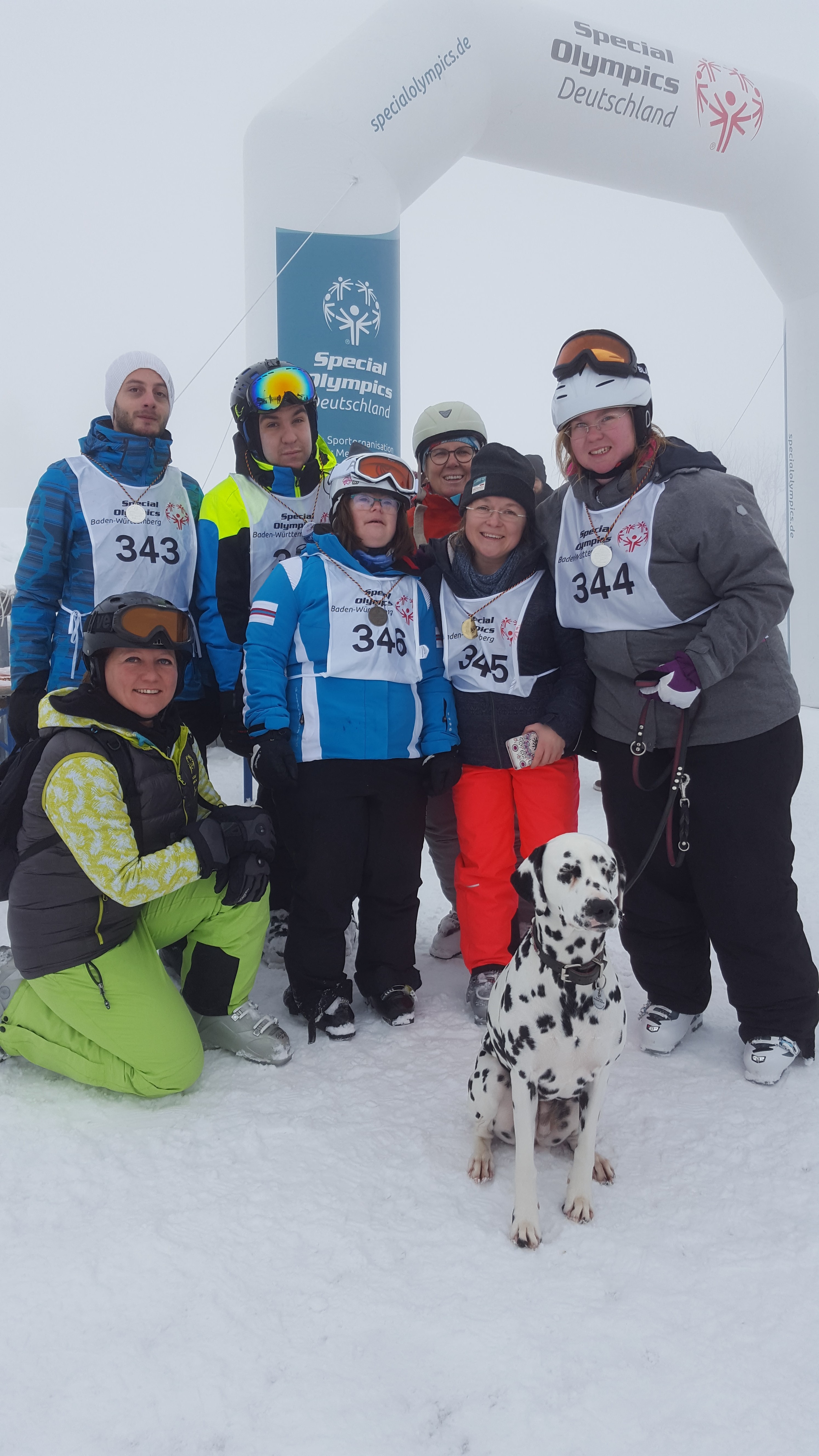 vorn, vlnr: Andrea Hoffmann, Kathrin Kotz, Ute Gergel, Vanessa Gärtner
hinten, vlnr: Elios De Vita, Johannes Buchmüller, Andrea Hammes