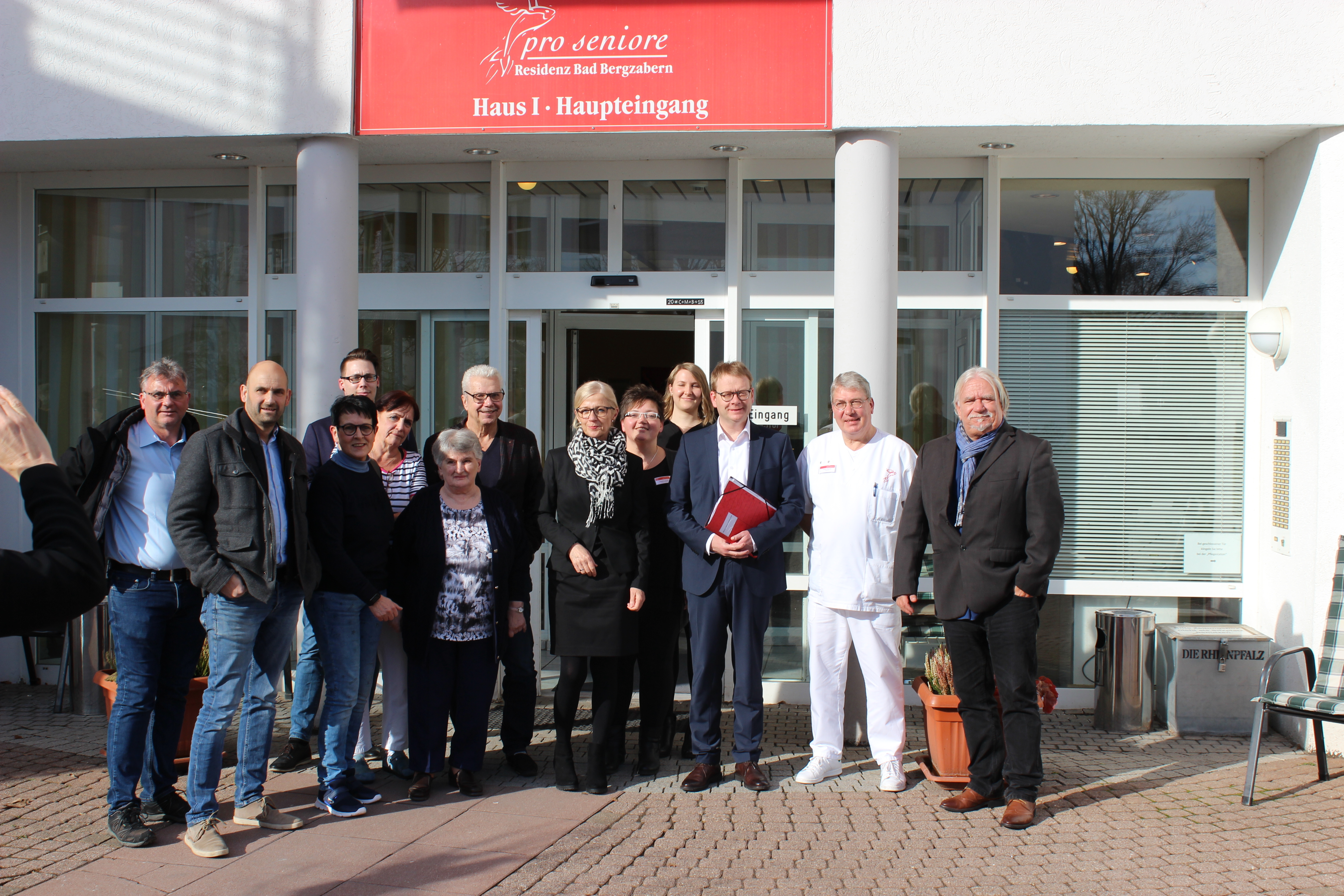 Dr. Thomas Gebhart beim Besuch der Pro Seniore Residenz in Bad Bergzabern.
