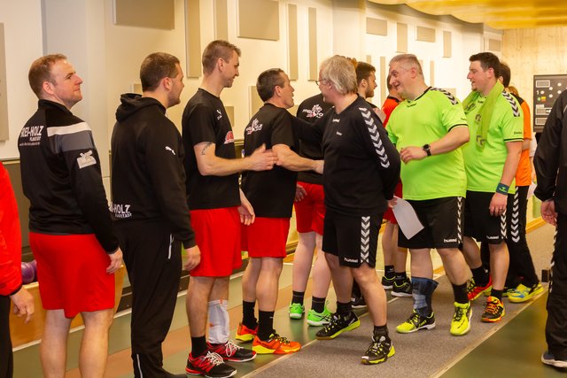 Sportliche Verabschiedung beider Mannschaften