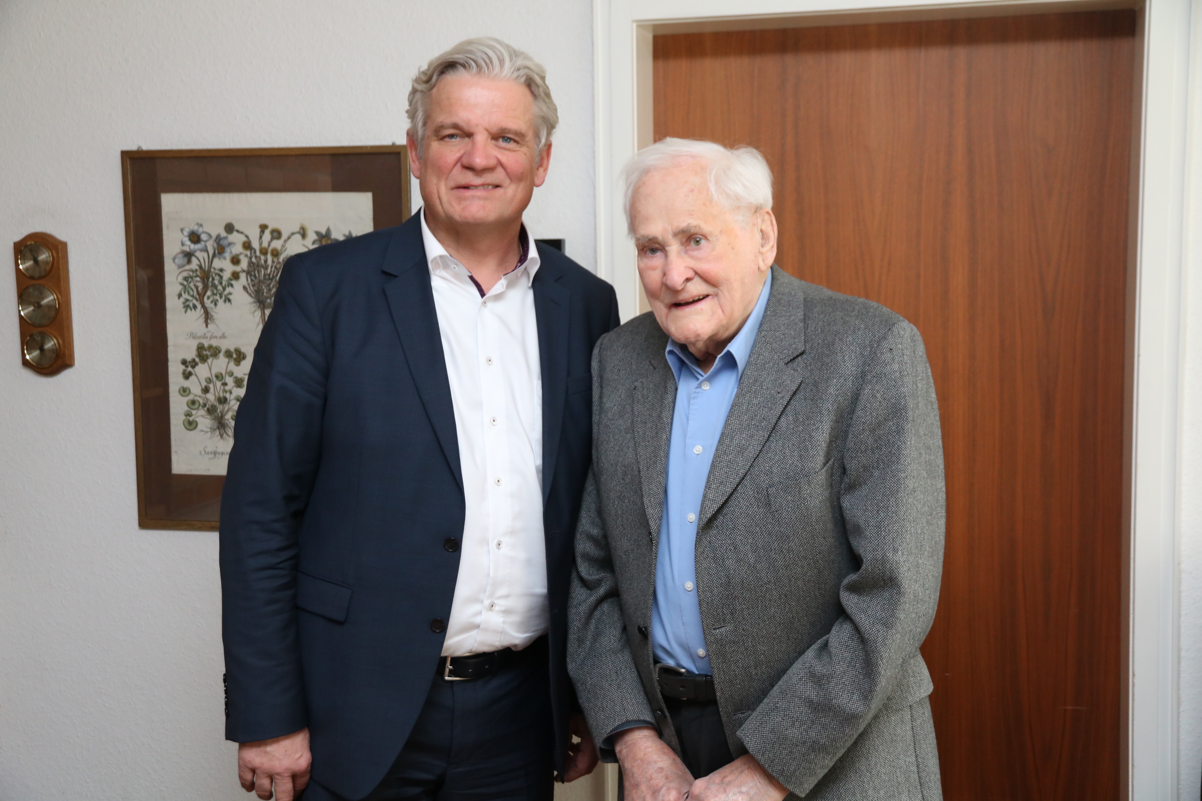 Bürgermeister Thomas Ackermann beglück-wünschte Dr. Bruno Hankeln zu seinem 101. Geburtstag