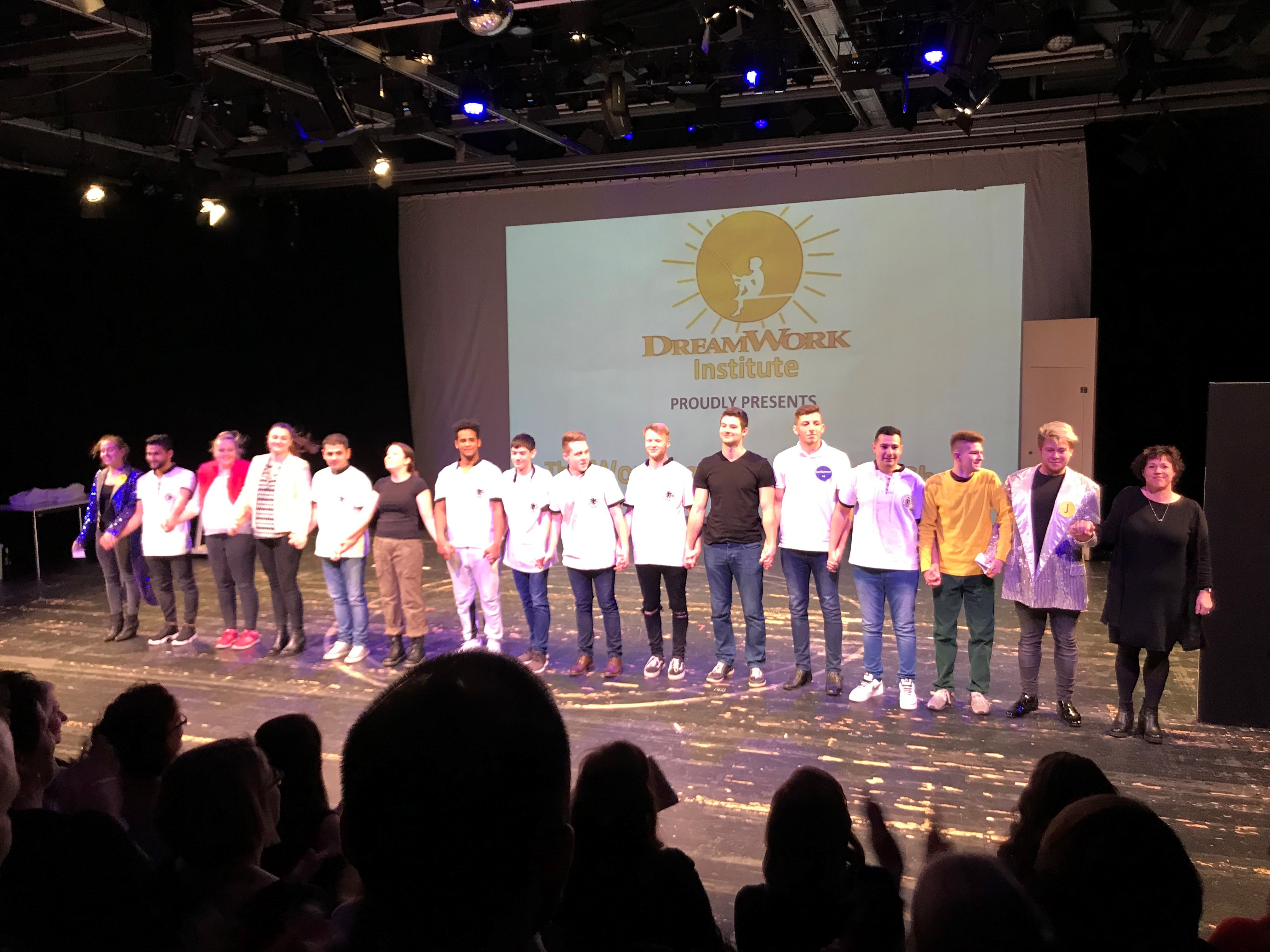 Die KOB-Auszubildenden genossen den Applaus bei ihrer Theateraufführung in Kaiserslautern.