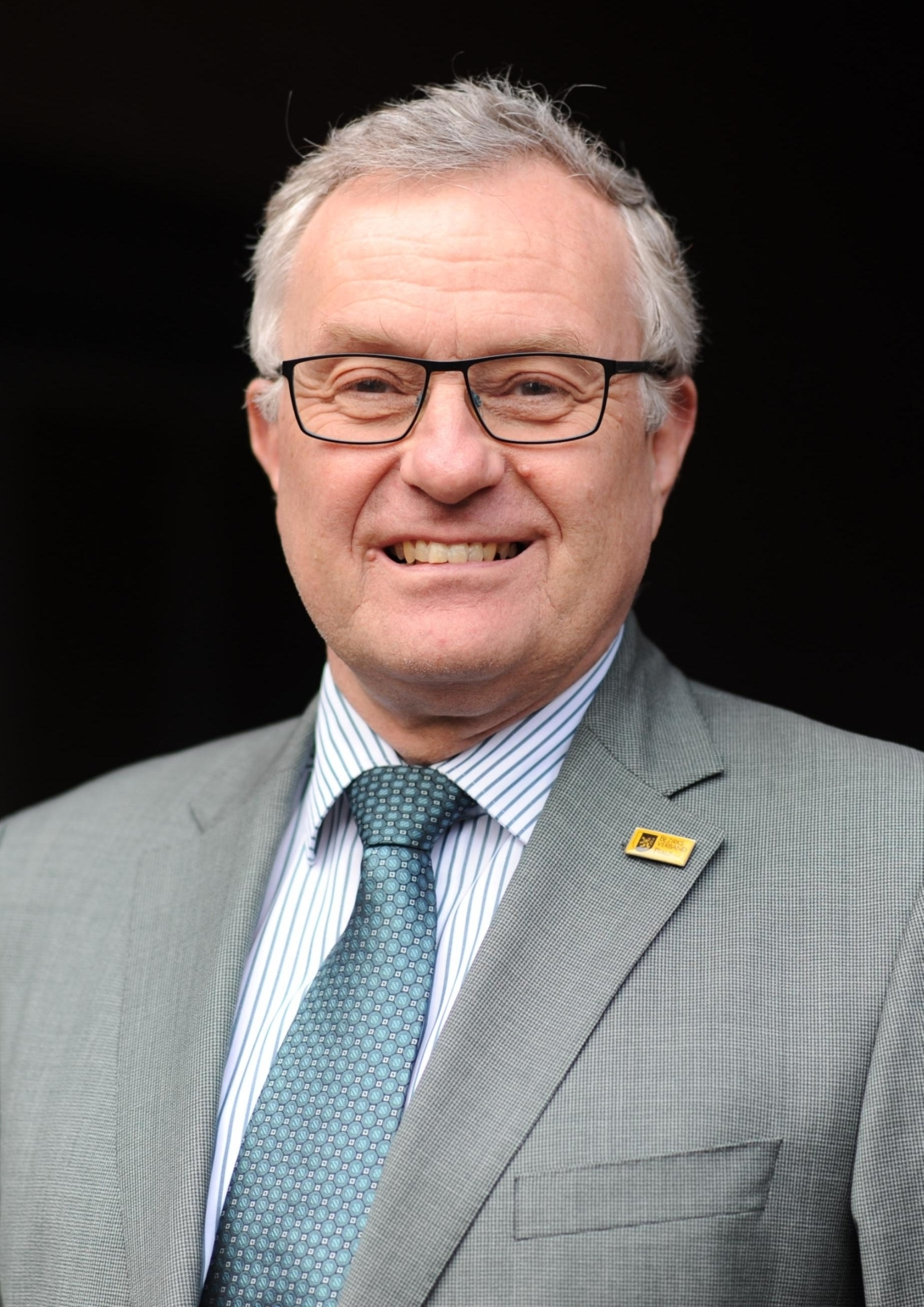 Bezirkstagsvorsitzender Theo Wieder