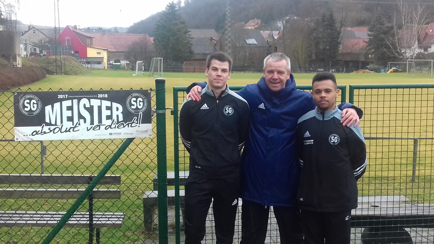 Jeremias Raab, Trainer Alexander Raab und Luca Boukari, von links nach rechts