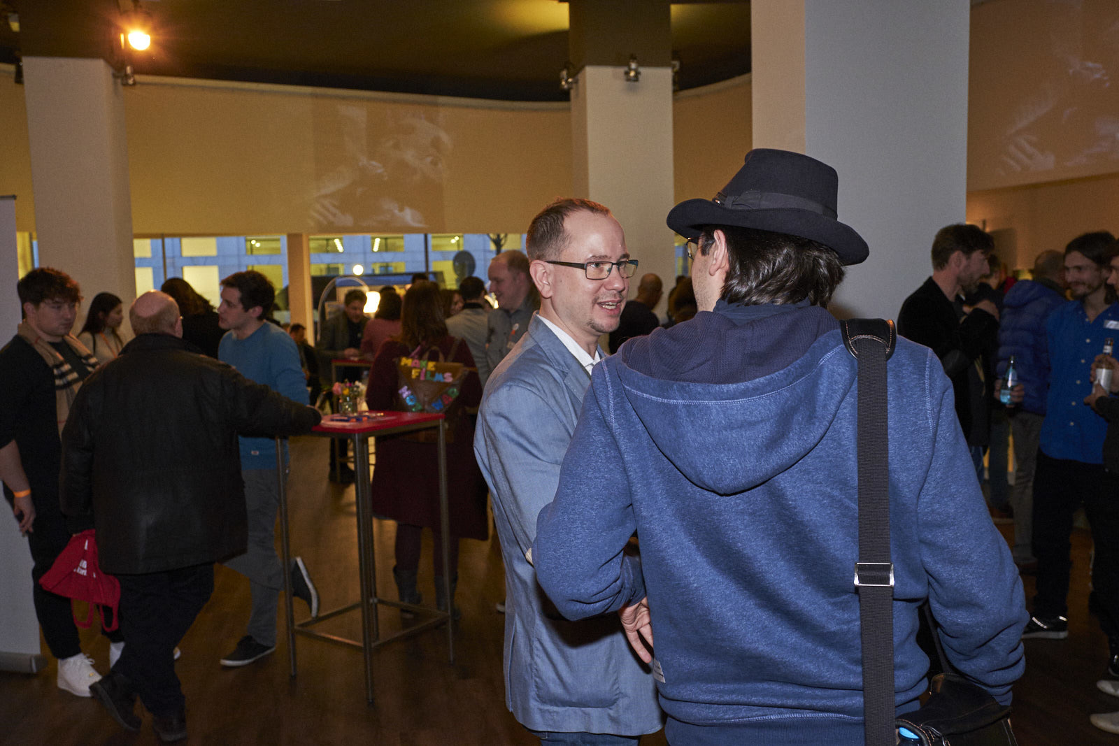 Filmboard-Chef Dr. Oliver Langewitz im Gespräch mit dem Stuttgarter Filmemacher Alexander Tuschinski.