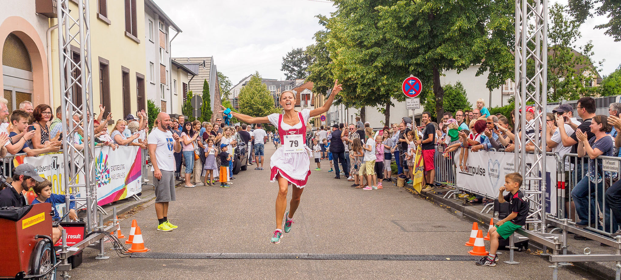 Die Premiere zum 300. Stadtgeburtstag: Wäscherinnen-Lauf 2015