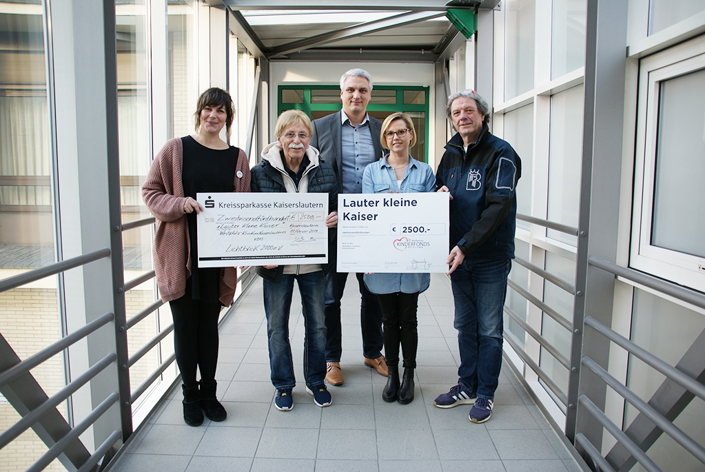 Nura Follmann (Ärztliche Leitung), Jürgen Bohnert, (erster Vorsitzender des Vereins Lichtblick 2000), Matthias Moritz (Pflegerische Leitung), Eva-Maria Jung (Case Managerin), und Kurt Landry (Vertreter der Barbarossa Kinderfonds Stiftung) (von links) Foto: PS
