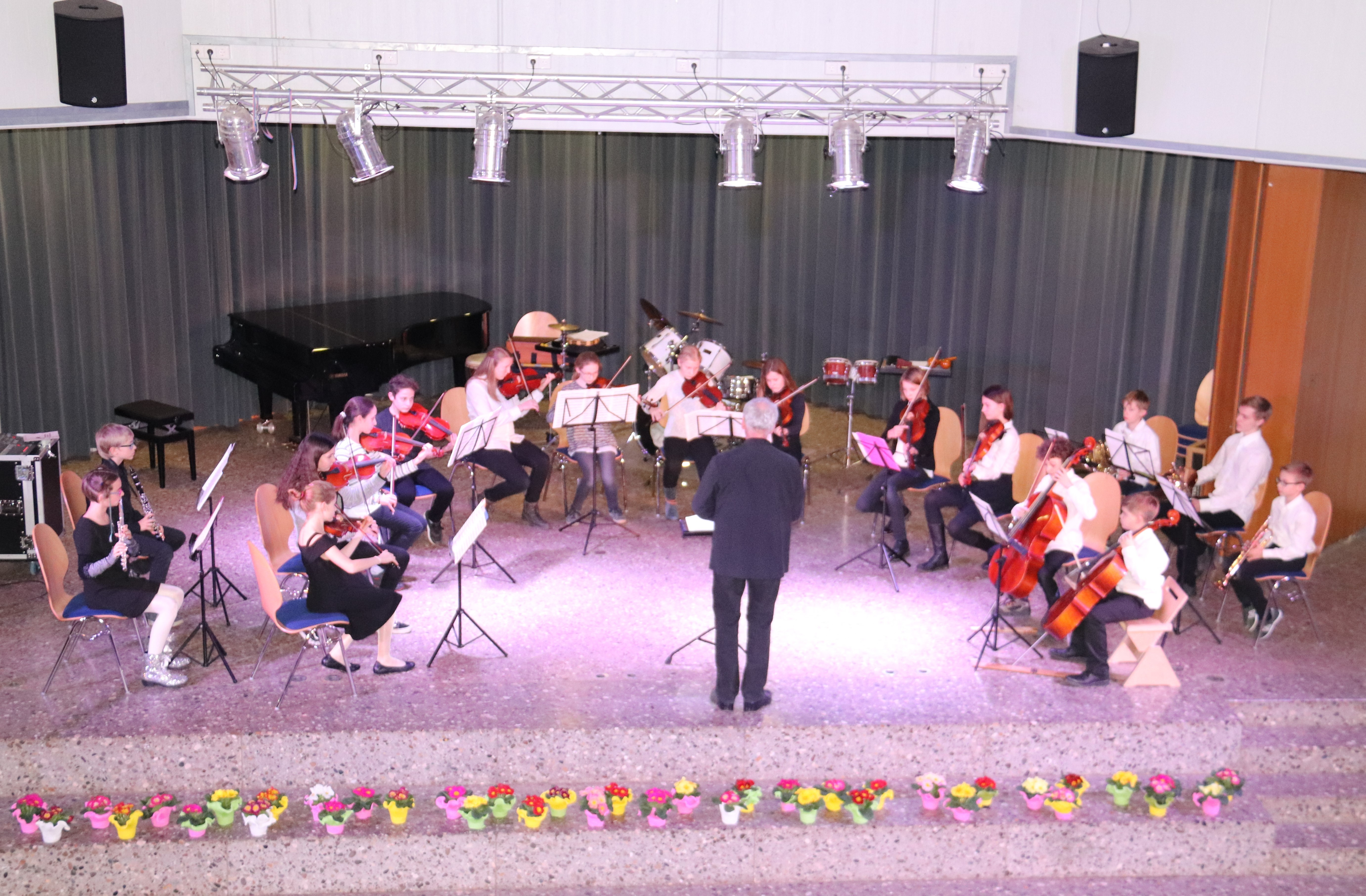 Das Jugendorchester unter Leitung von Nikolaus Indlekofer eröffnete das Konzert.