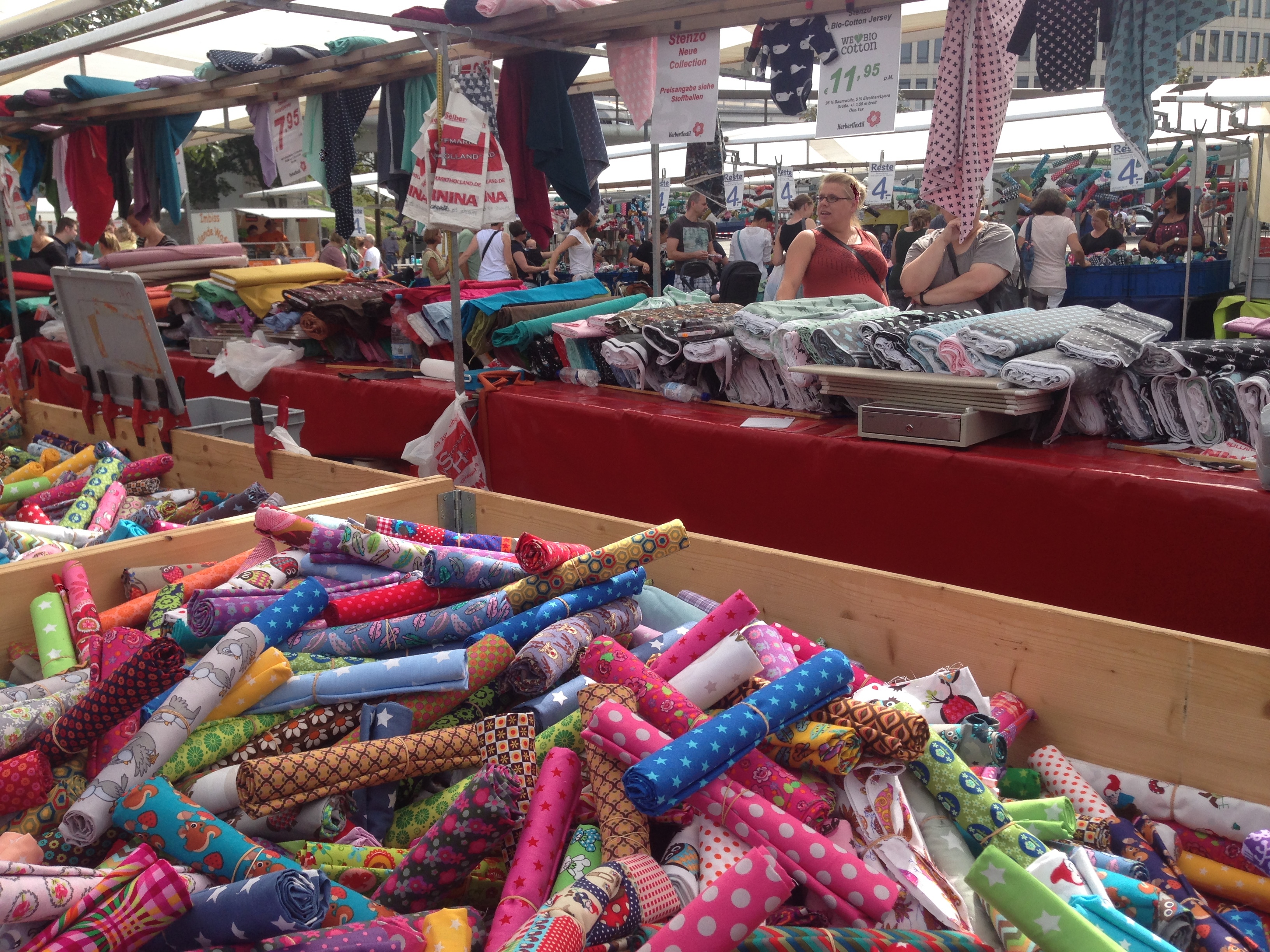 Die Farben des Frühjahrs werden sicherlich auf dem Stoffmarkt am kommenden Samstag vertreten sein.
