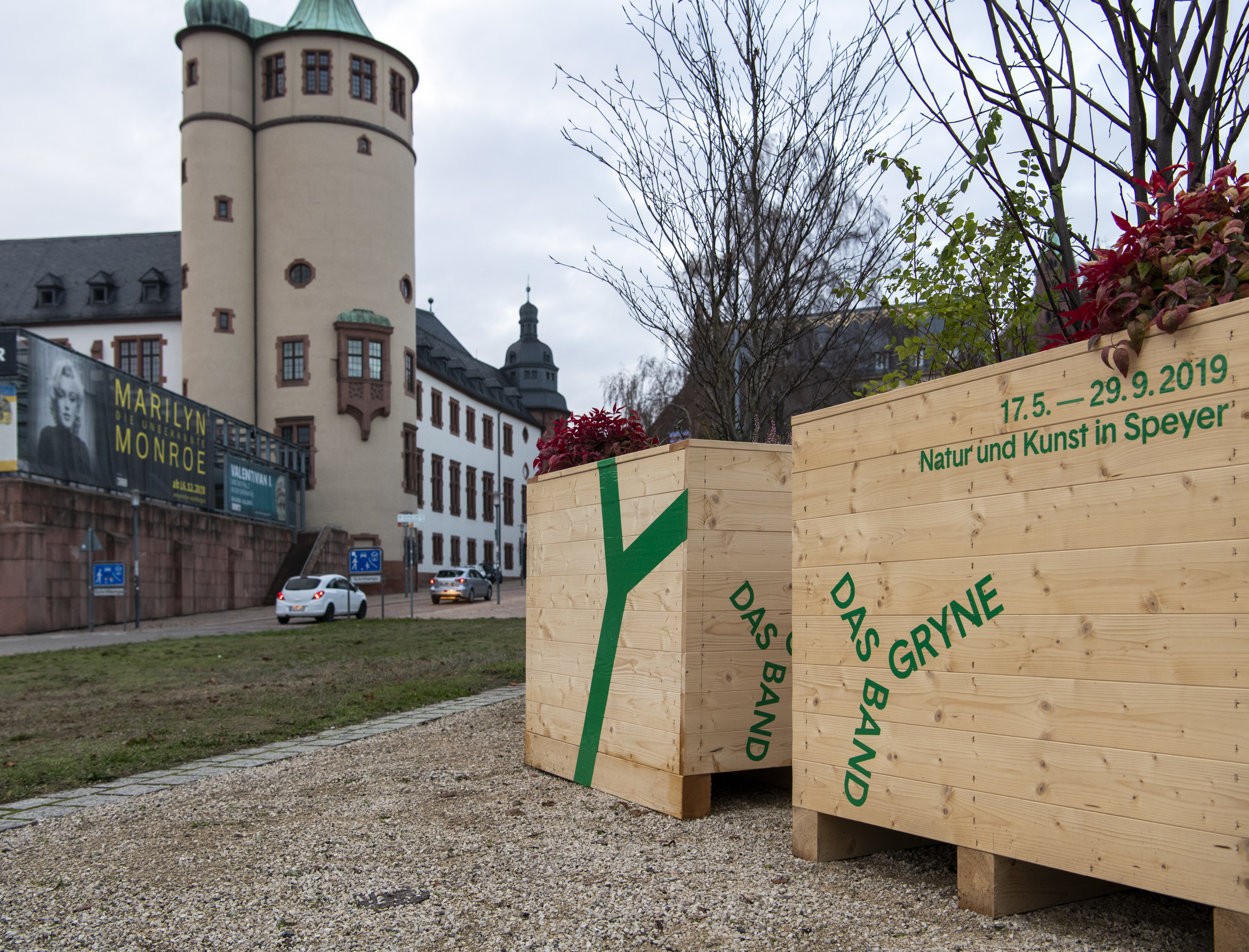 Knapp fünfzig Interessenten haben sich bereits bei der Projektgruppe gemeldet und Patenschaften für Pflanzgefäße angemeldet.