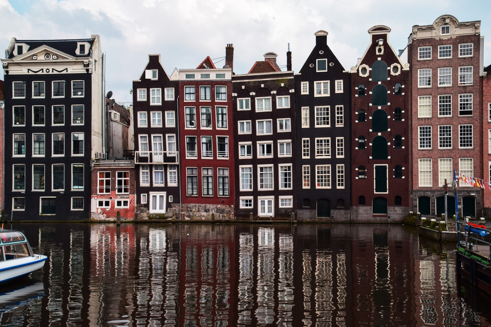 Eine Besonderheit in Amsterdam: Die schmalen Häuser im ältesten Viertel, dem „Jordaan“.