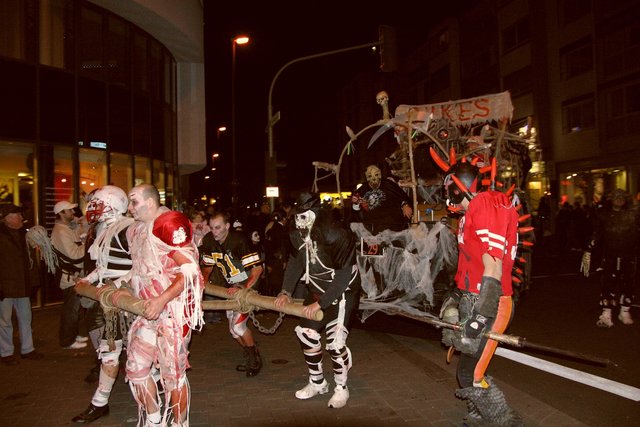 als Kaiserslautern statt Digital noch mit Menschen tätig wurde Halloween