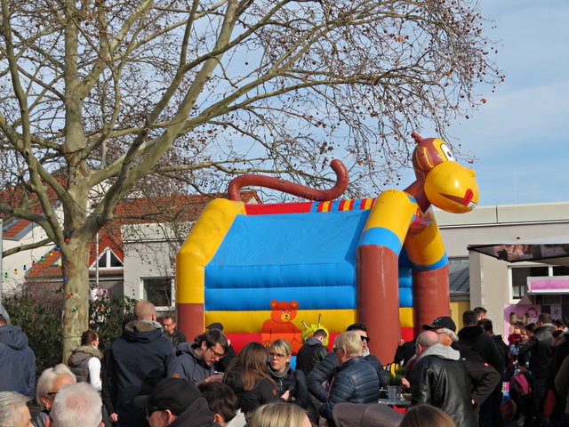 Gut angenommen ist die Hüpfburg | Foto: Brigitte Melder