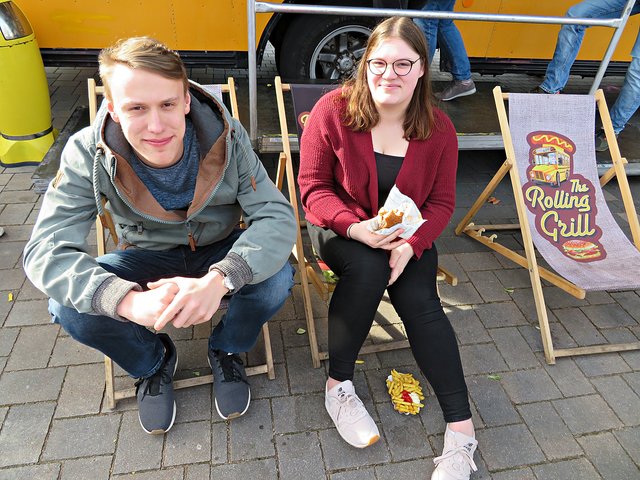 Gemütlich im Liegestuhl essen und die Sonne genießen | Foto: Brigitte Melder