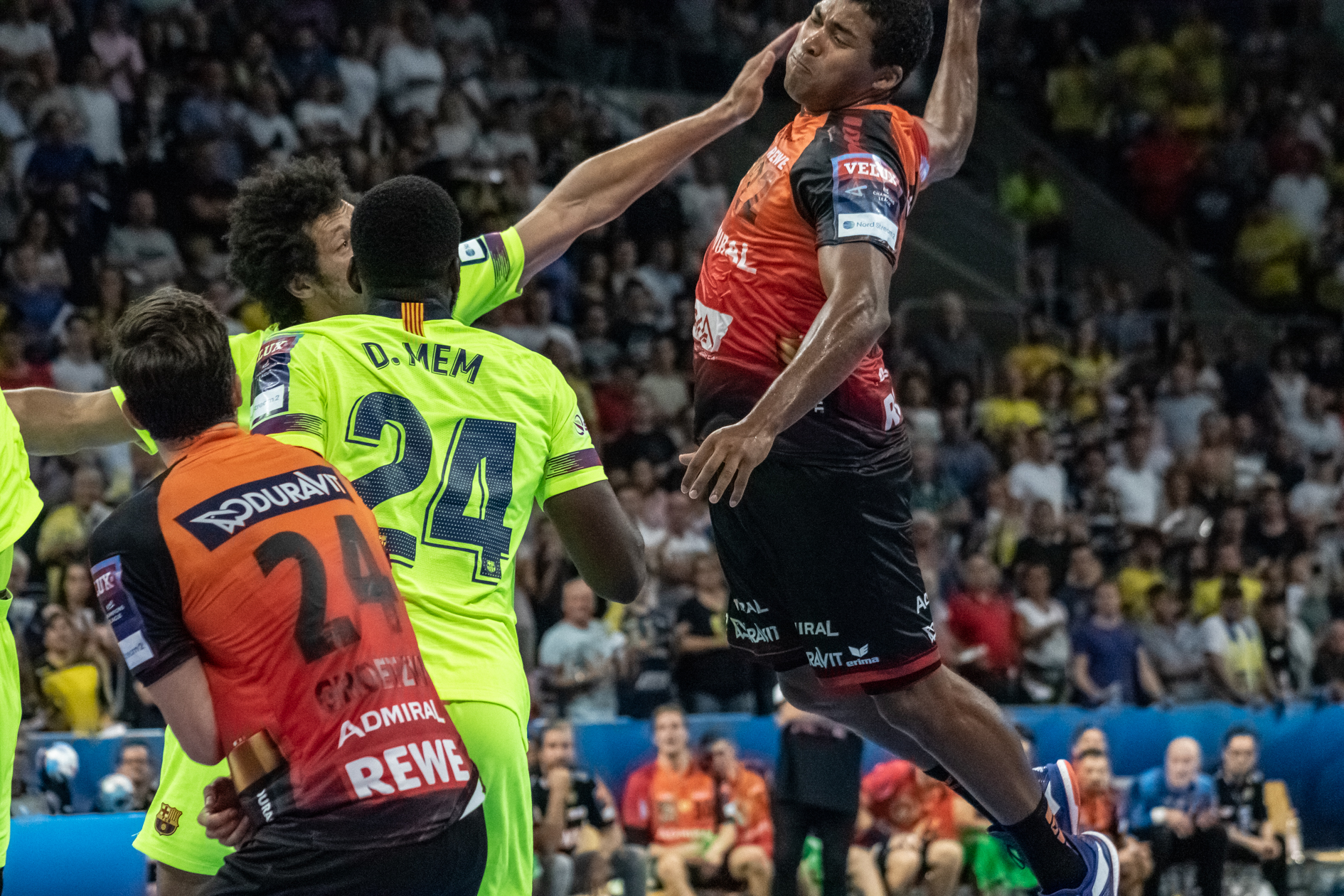 Die Löwen müssen am Wochenende zum Rückspiel nach Barcelona.