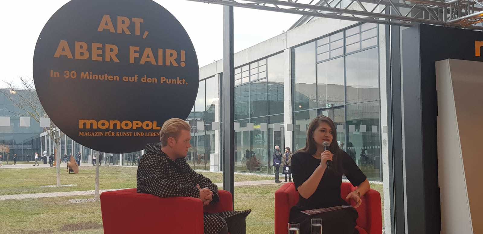 Leon Löwentraut – beim Kunsttalk mit Saskia Trebing (monopol) auf der art Karlsruhe