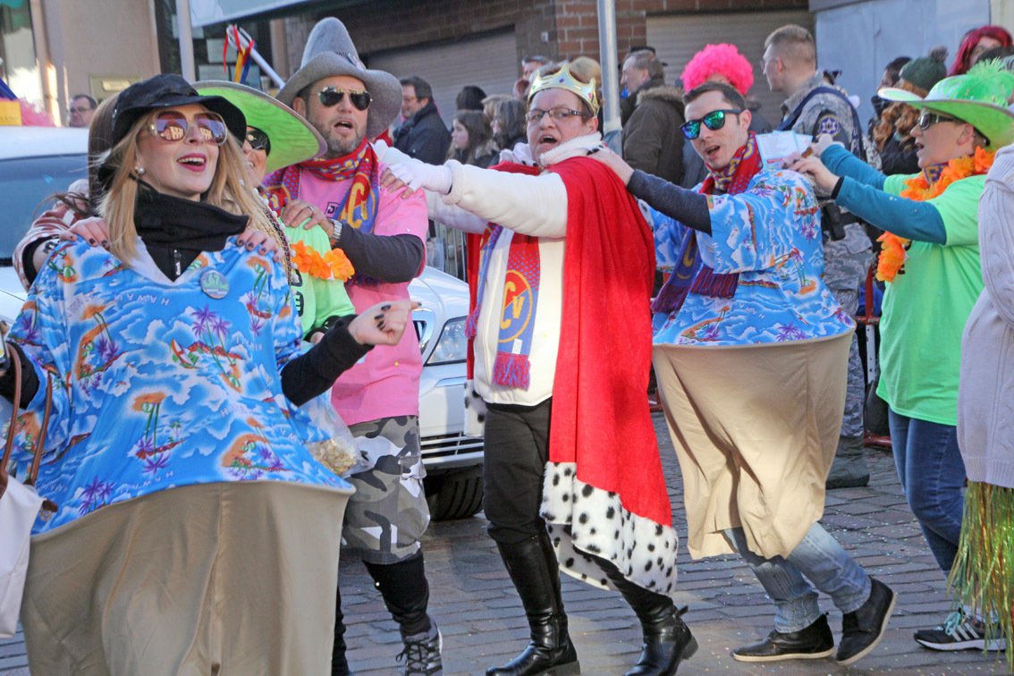 Am Faschingsdienstag wird es bunt in den Straßen von Ramstein-Miesenbach Foto: Layes