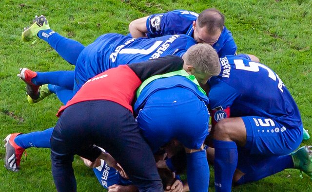 Da drunter ist der Torschütze | Foto: wow.pics.ka