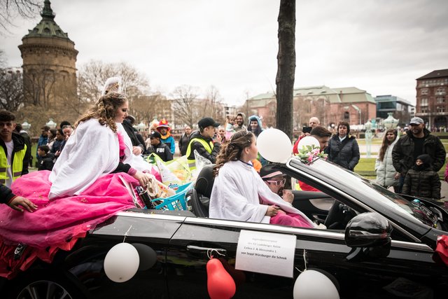 Das Jugendprinzenpaar des KV Ladeberger Ratze, Celina II. und Alessandro I. von Seppl Würzburger die Schnok, fuhr oben ohne mit.  | Foto: Gaier
