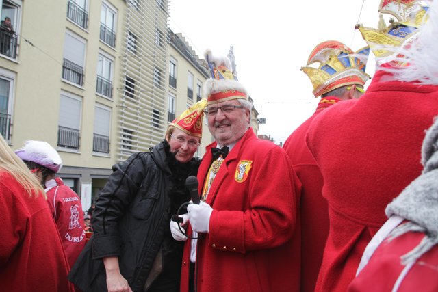 Auf dem Wagen der GroKaGe: Senatorin und Erste Bürgermeisterin Gabriele Luczak-Schwarz und Präsident Helmut Ziegler  | Foto: jow