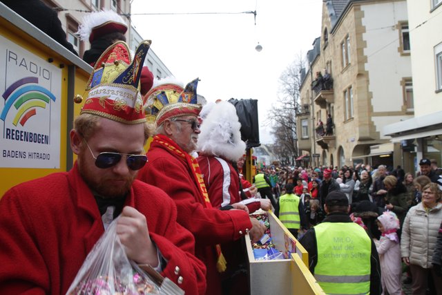 Nachschub an Gutsele kommt | Foto: jow