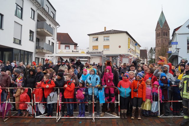Große und kleine Besucher des Westricher Fastnachtsumzuges | Foto: Walter