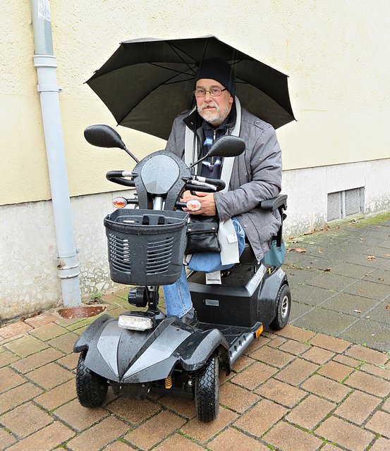 Herr mit Scooter | Foto: Brigitte Melder