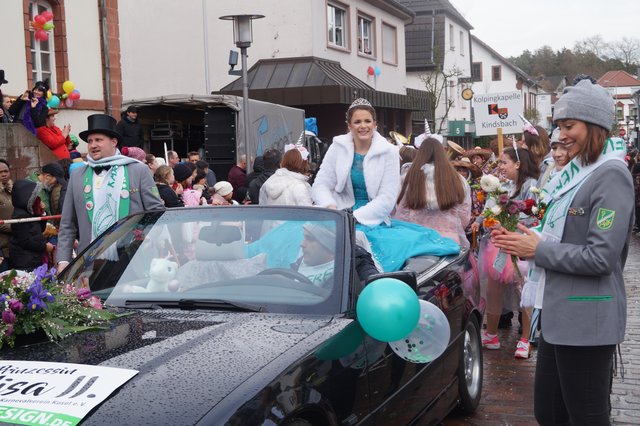 Prinzessin Lisa II. und ihr Gefolge vom Karnevalverein Kusel | Foto: Walter
