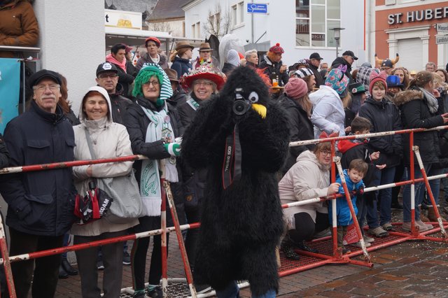 Mit seiner Kamera im Einsatz: Der Ramsteiner Bruchrabe | Foto: Walter