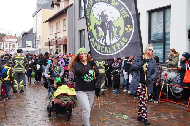 Mit den Roller Girls of the Apocalypse erhielt Ramstein Besuch von toll geschminkten Zombies  | Foto: Walter