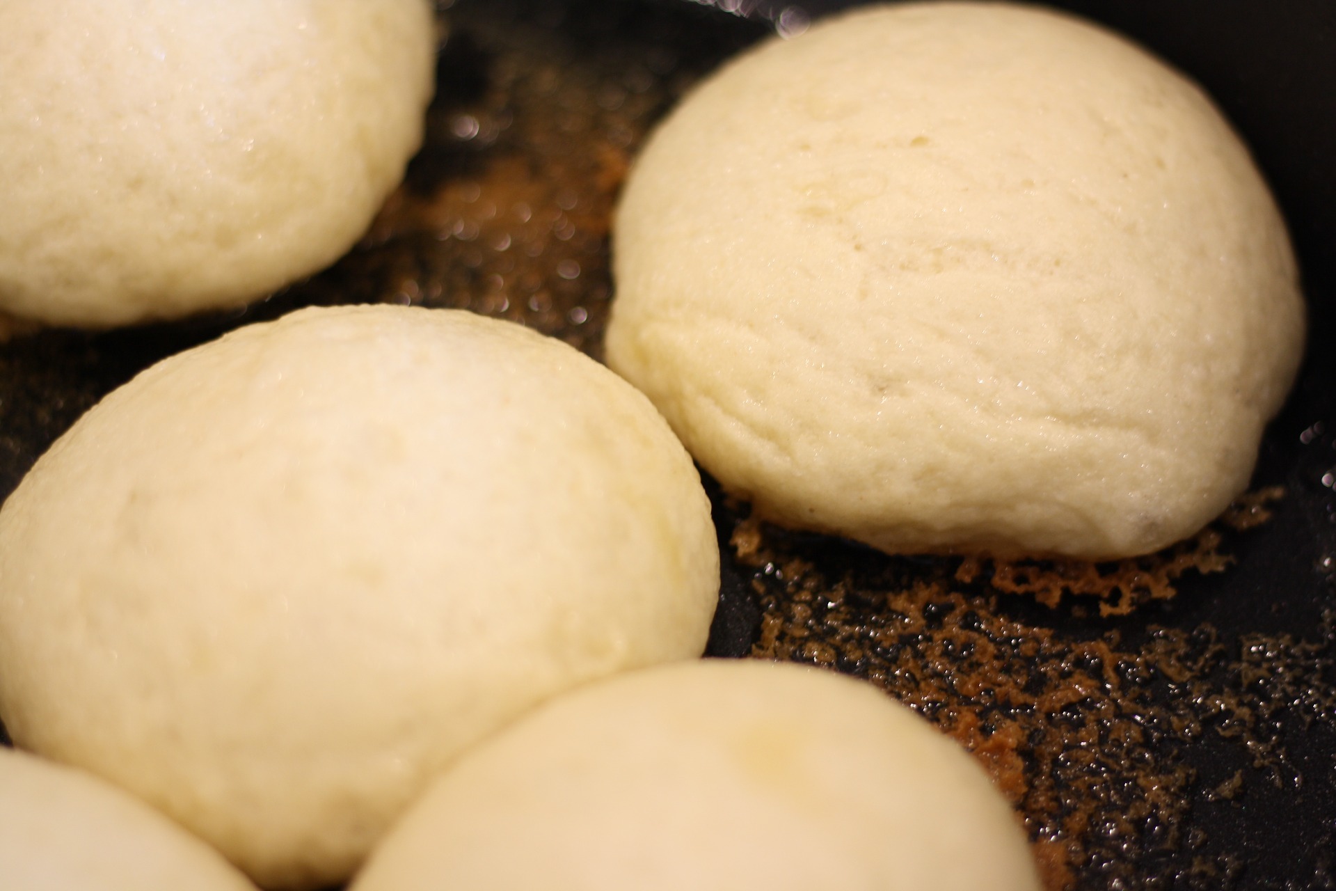 Frische Dampfnudeln gibt es beim Frühlingsfest des DRK Wörth.