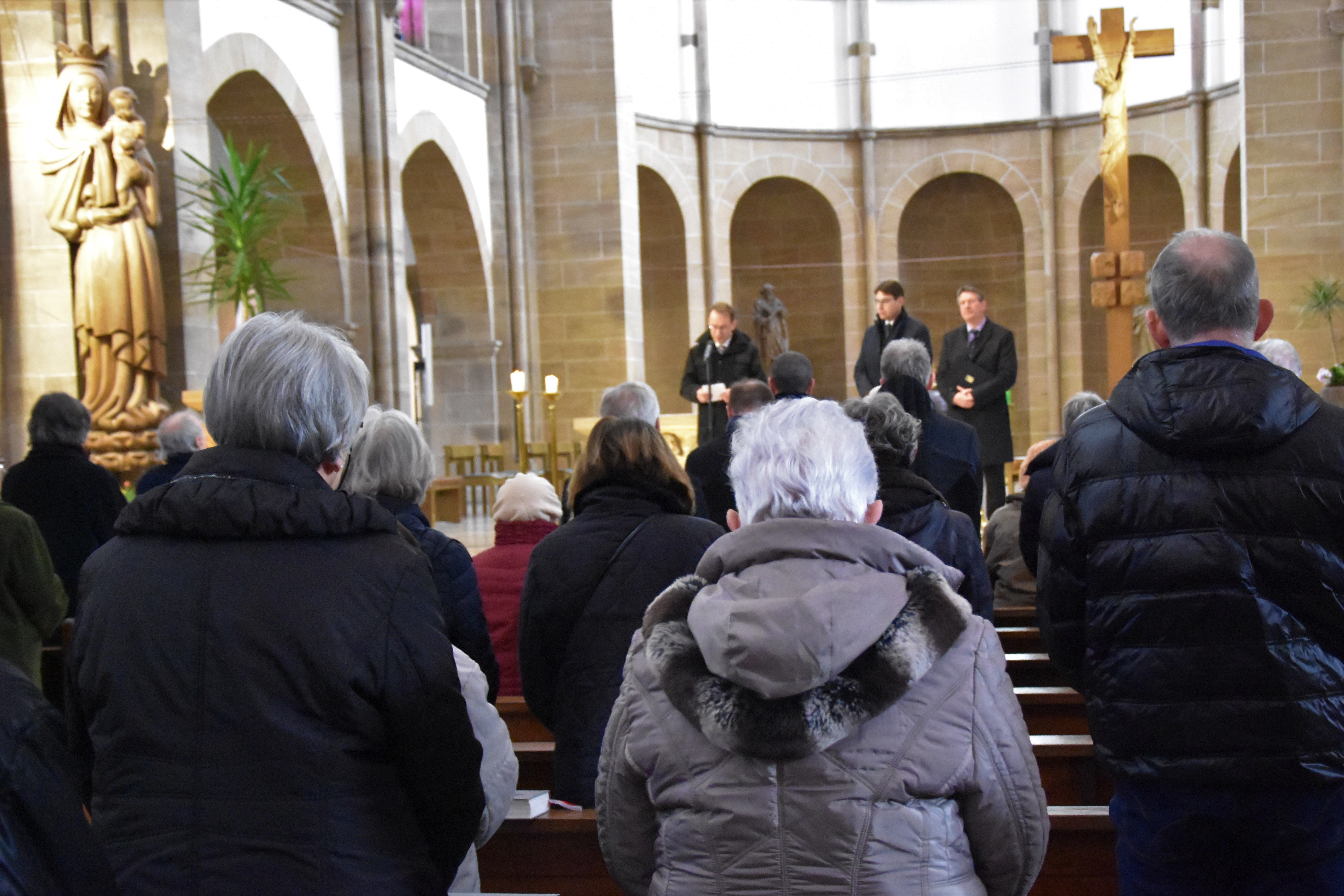 Die Gedenkfeier zum Jahrestag des Bombenangriffs auf die Stadt Landau fand im vergangenen Jahr in der Marienkirche statt. In diesem Jahr ist das Vinzentius-Krankenhaus in der Südstadt der Veranstaltungsort. Interessierte Bürgerinnen und Bürger sind herzlich willkommen.