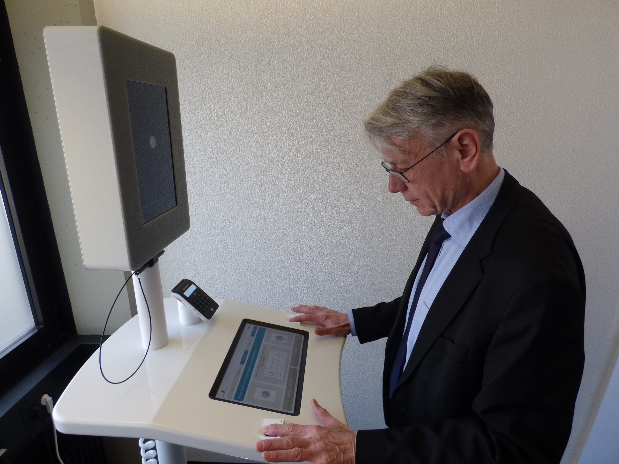 OB Klaus Weichel beim Testen des Geräts am 27. Februar 2018 Foto: ps
