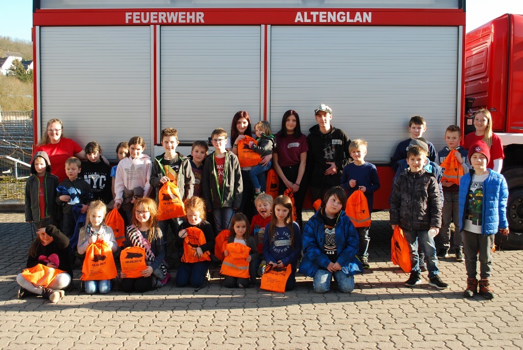 Bei der Feuerwehr hat es den beiden Schülerinnen gefallen Foto: PS