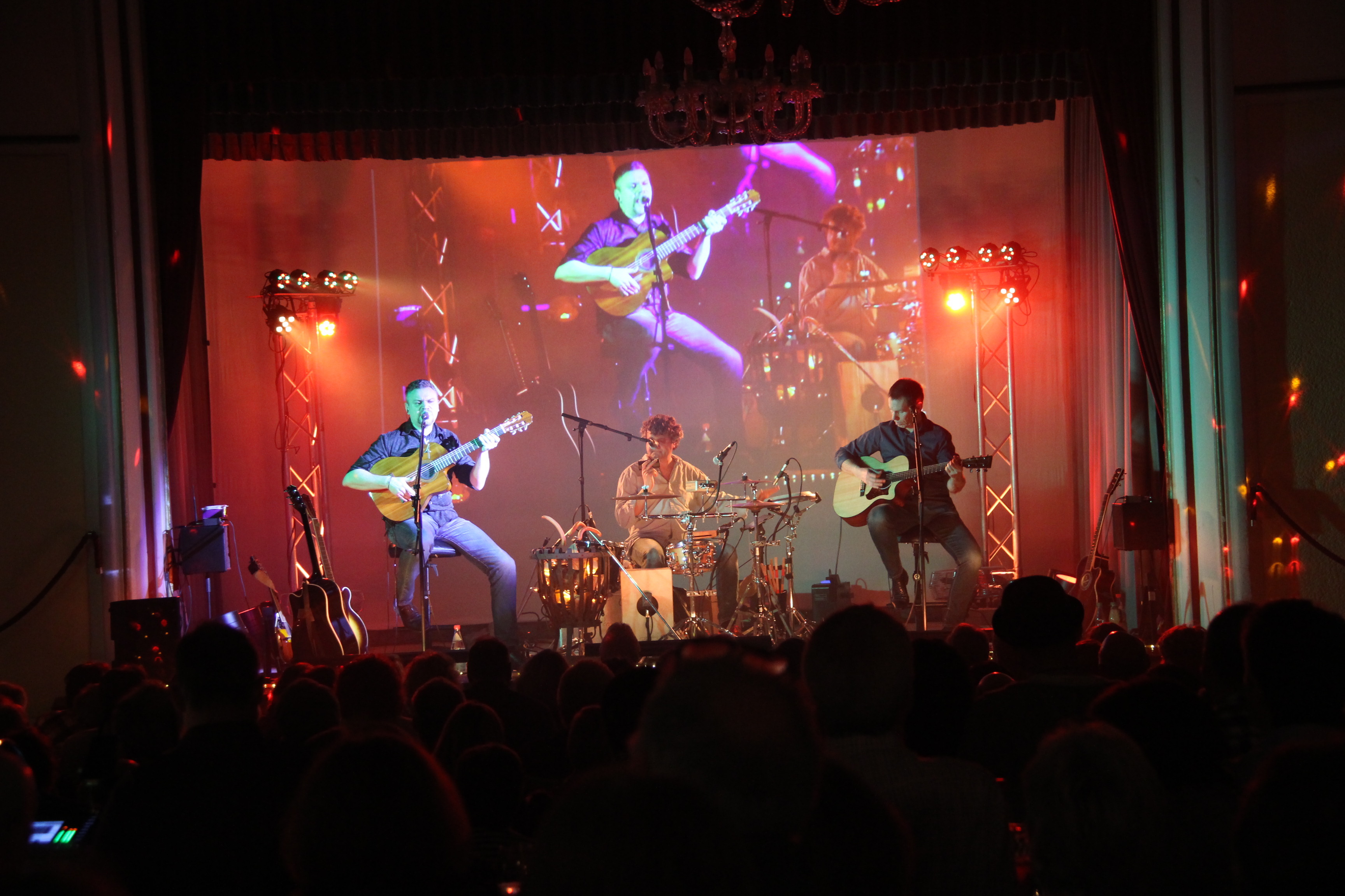Live und unplugged - die Band Funcoustic mit den großen Rock- und Pophits der vergangenen 40 Jahre
