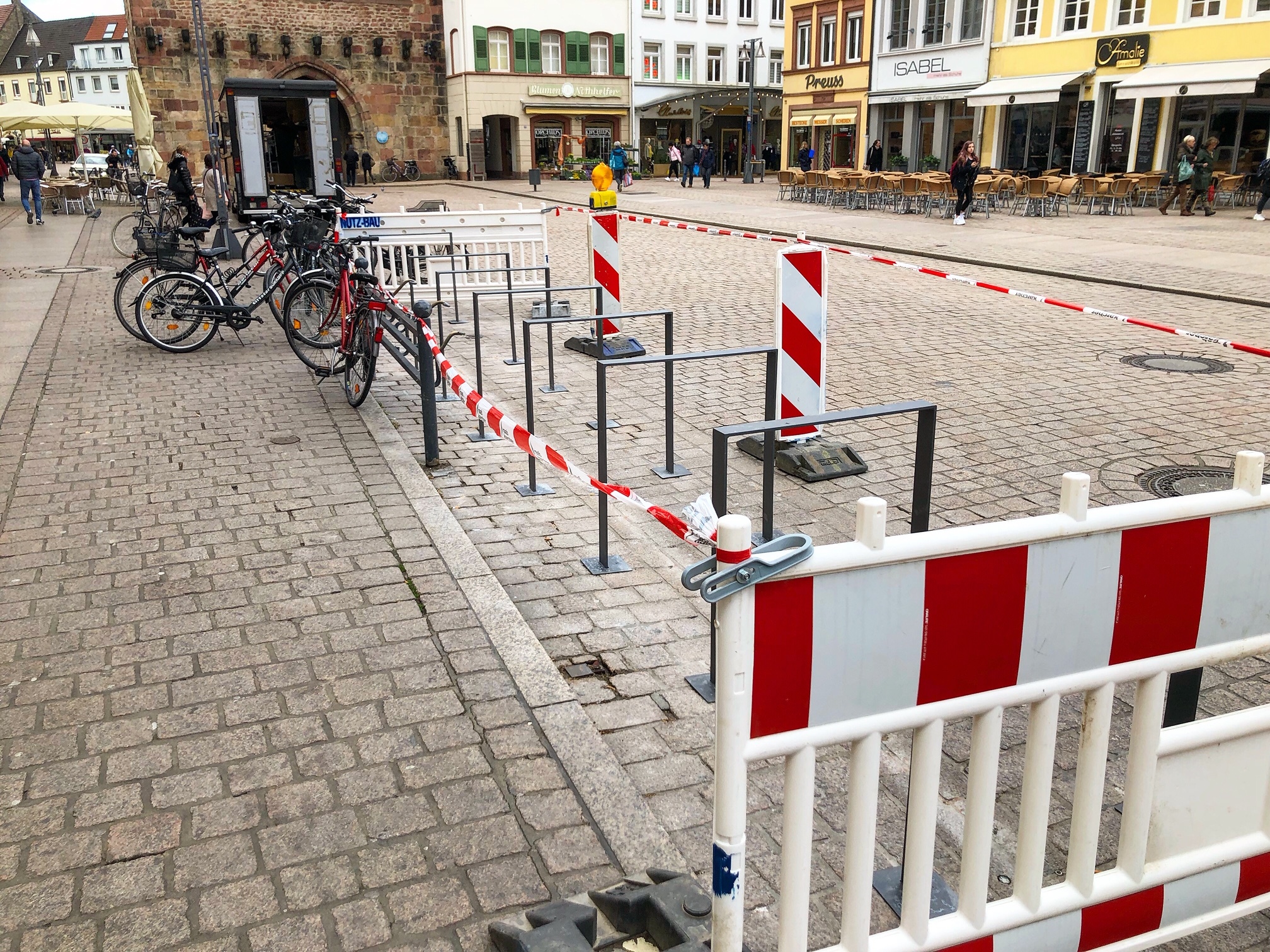 Pünktlich zum Start der Fahrradsaison 2019 präsentieren sich die 20 neuen Anlehnbügel im Bereich der oberen Maximilianstraße.