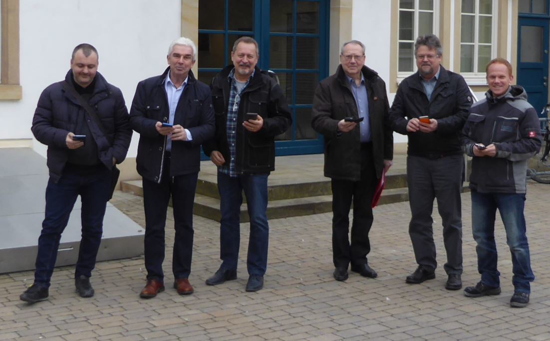 Der neue Hotspot am Rathaus Rheinzabern wurde gleich getestet.