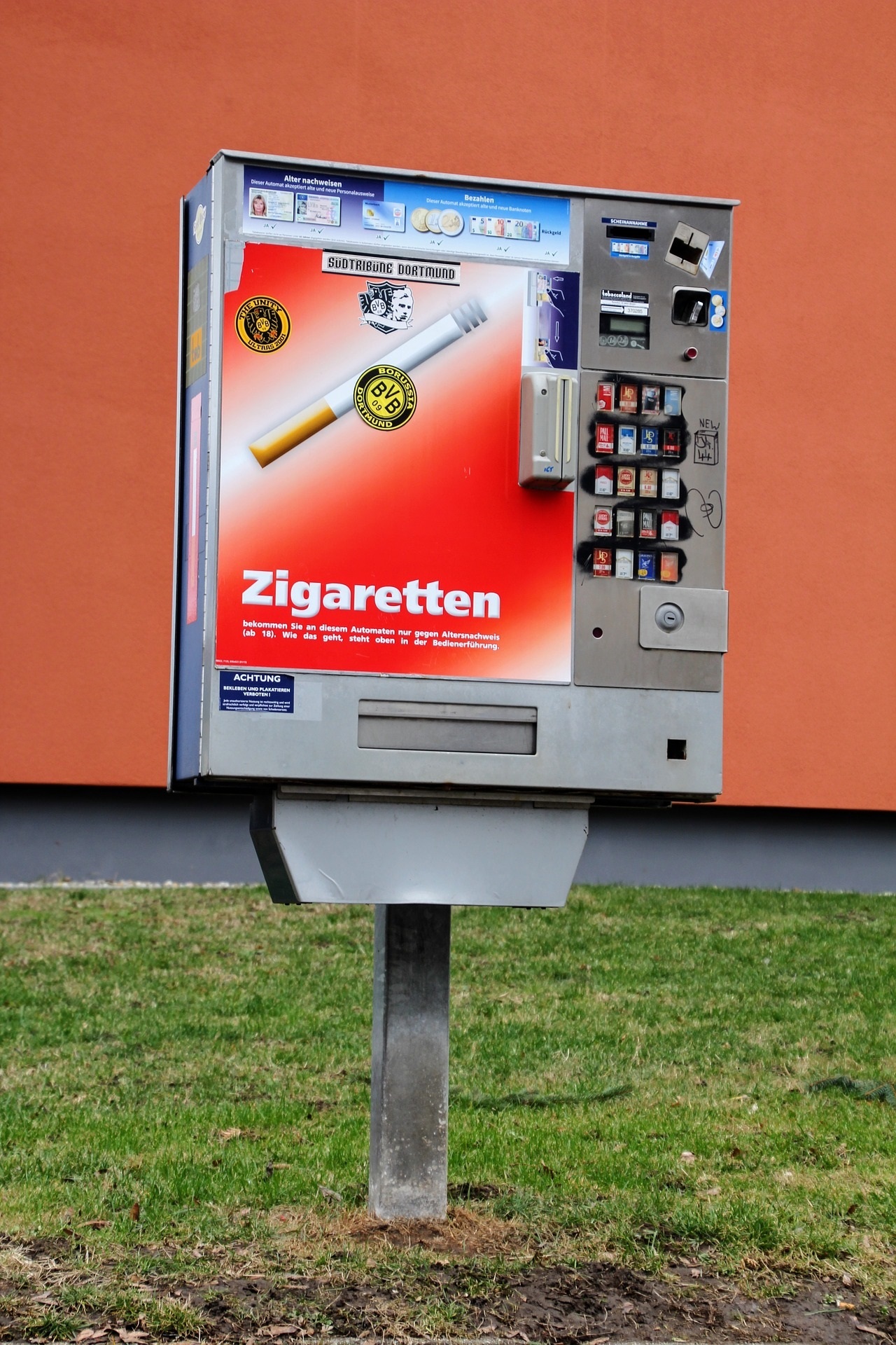 In Heidelsheim wurde ein Zigarettenautomat aufgebrochen. Die Polizei sucht Zeugen.